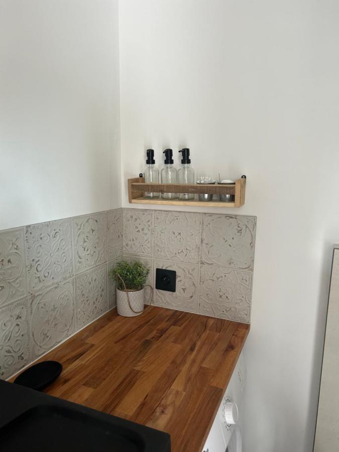Charmant Studio Dans Villa - Jardin Privatif . La Seyne-sur-Mer Extérieur photo